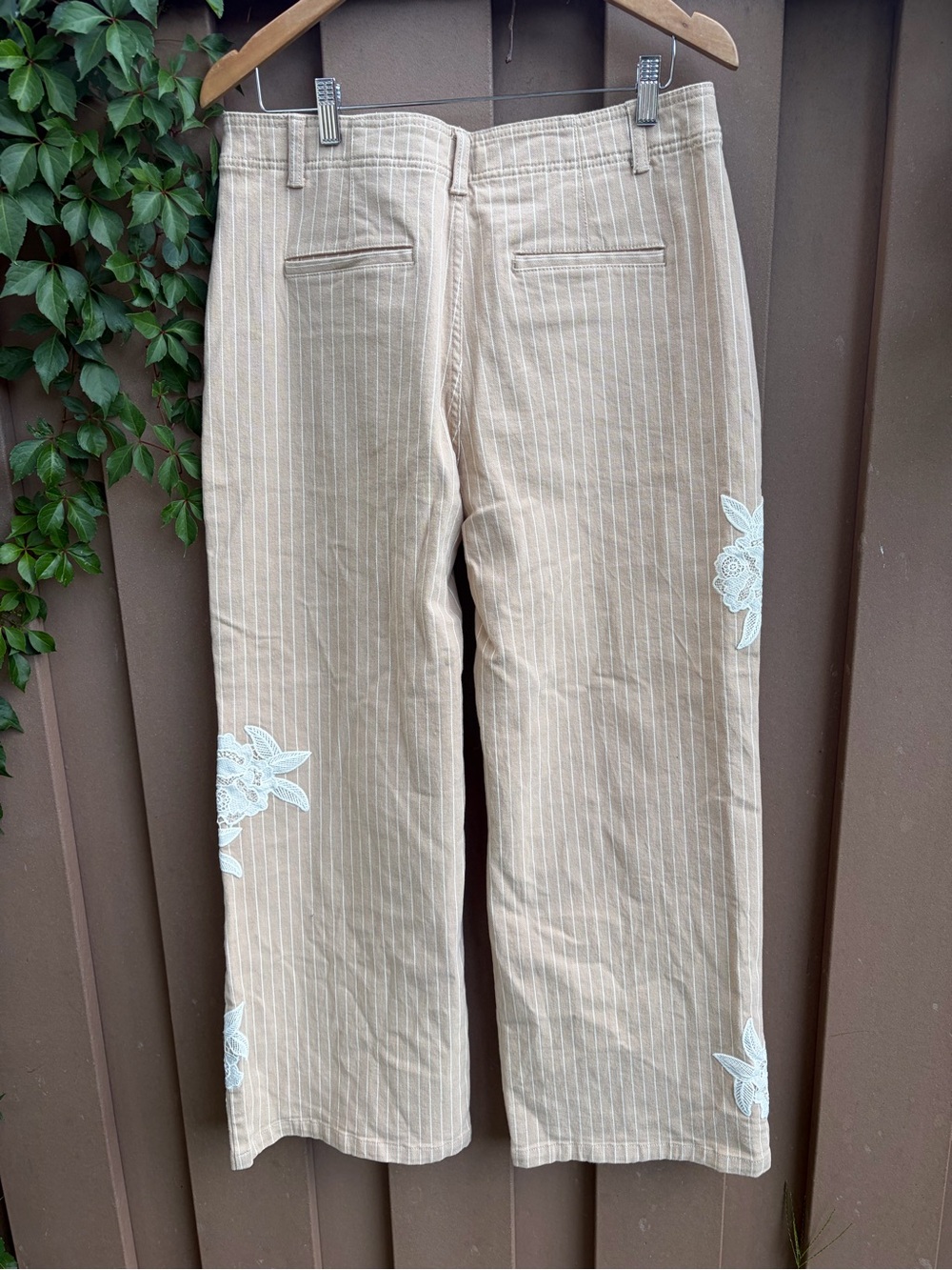 Anthropologie Embroidered Floral Crop Pants - Picture 2 of 7